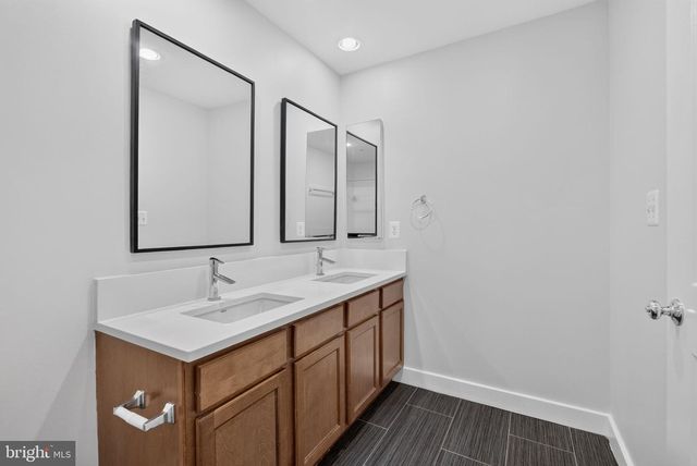 909 5TH ST SE, Washington, DC 20003