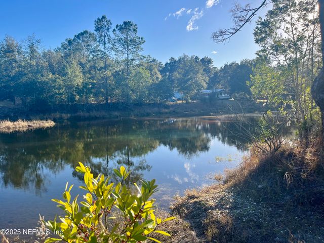 106 LAKE Circle, Satsuma, FL 32189