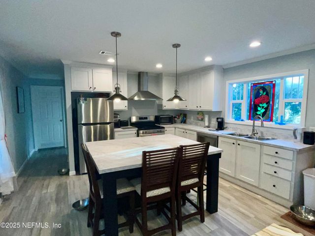 106 LAKE Circle, Satsuma, FL 32189