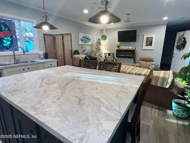 106 LAKE Circle, Satsuma, FL 32189