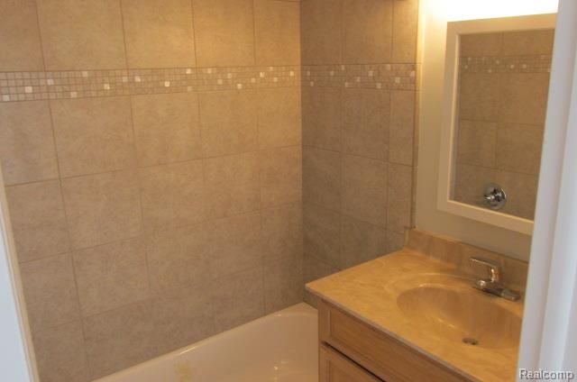 6362 Richard Run, West Bloomfield, MI 48322