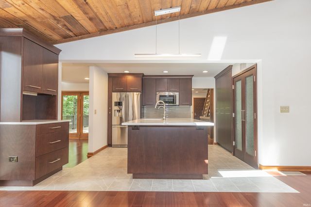 9121 Hickory Ridge Lane, Mount Vernon, IN 47620