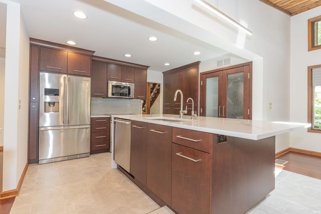 9121 Hickory Ridge Lane, Mount Vernon, IN 47620