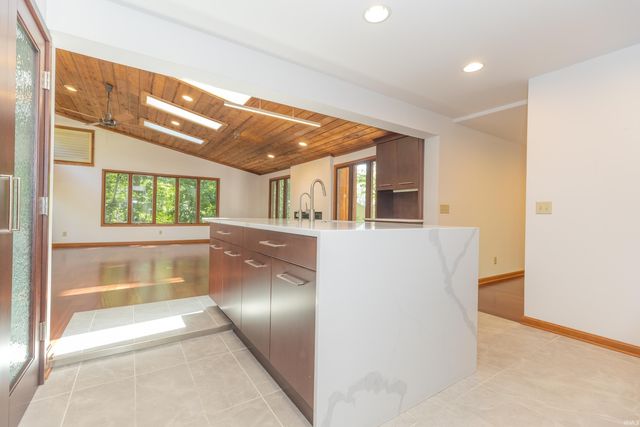 9121 Hickory Ridge Lane, Mount Vernon, IN 47620
