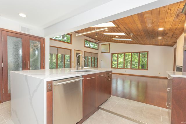 9121 Hickory Ridge Lane, Mount Vernon, IN 47620