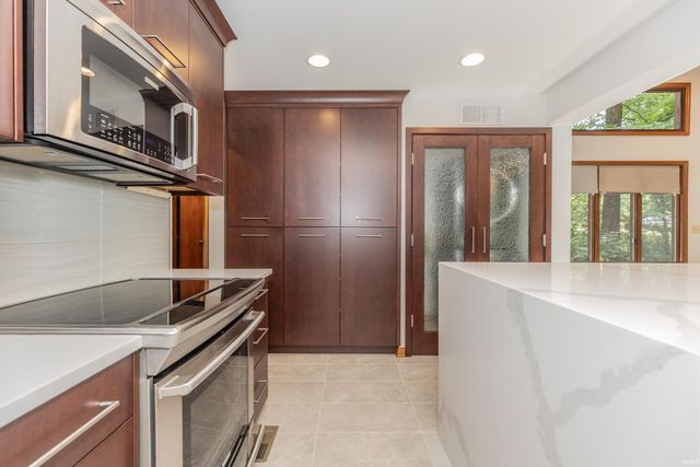 9121 Hickory Ridge Lane, Mount Vernon, IN 47620