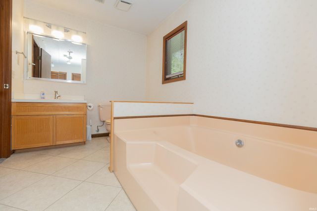 9121 Hickory Ridge Lane, Mount Vernon, IN 47620