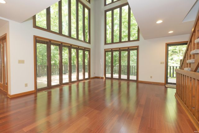 9121 Hickory Ridge Lane, Mount Vernon, IN 47620