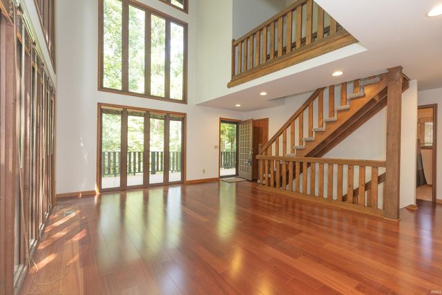 9121 Hickory Ridge Lane, Mount Vernon, IN 47620