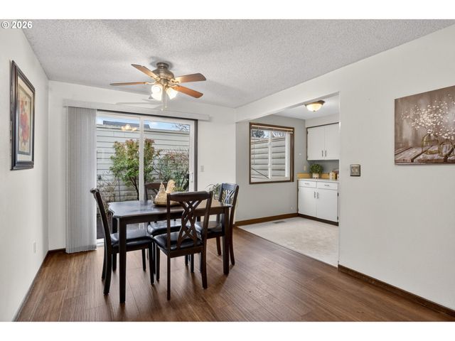 445 Ne VILLAGE SQUIRE Ave 4, Gresham, OR 97030