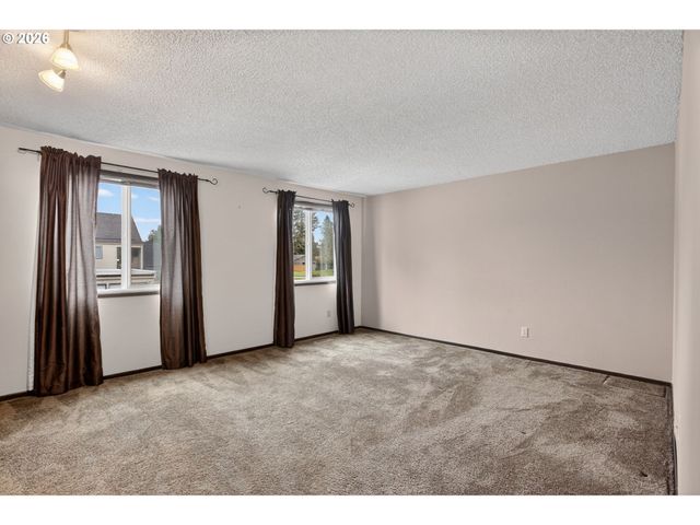 445 Ne VILLAGE SQUIRE Ave 4, Gresham, OR 97030