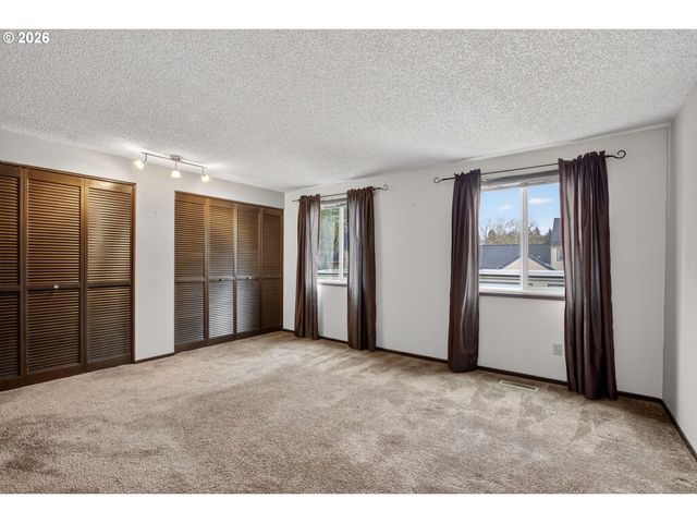 445 Ne VILLAGE SQUIRE Ave 4, Gresham, OR 97030