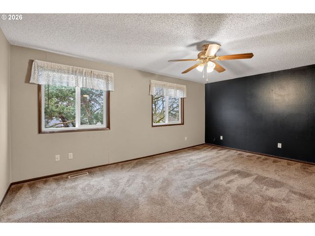 445 Ne VILLAGE SQUIRE Ave 4, Gresham, OR 97030