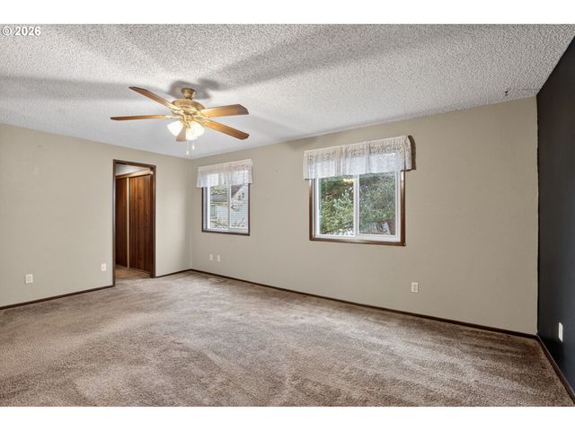 445 Ne VILLAGE SQUIRE Ave 4, Gresham, OR 97030