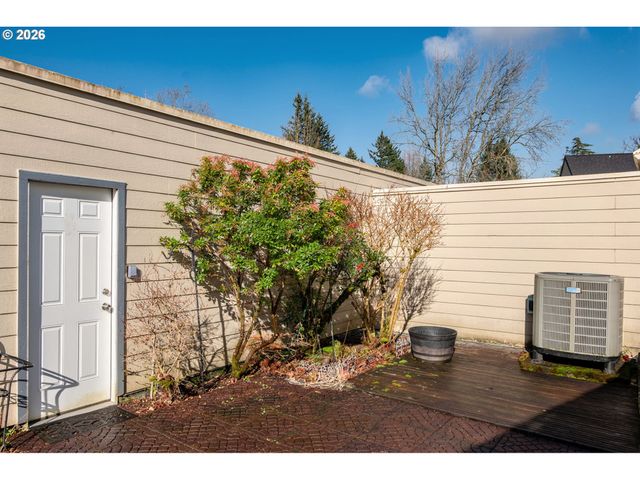 445 Ne VILLAGE SQUIRE Ave 4, Gresham, OR 97030