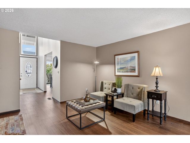 445 Ne VILLAGE SQUIRE Ave 4, Gresham, OR 97030