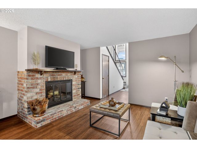 445 Ne VILLAGE SQUIRE Ave 4, Gresham, OR 97030