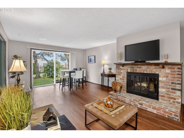 445 Ne VILLAGE SQUIRE Ave 4, Gresham, OR 97030