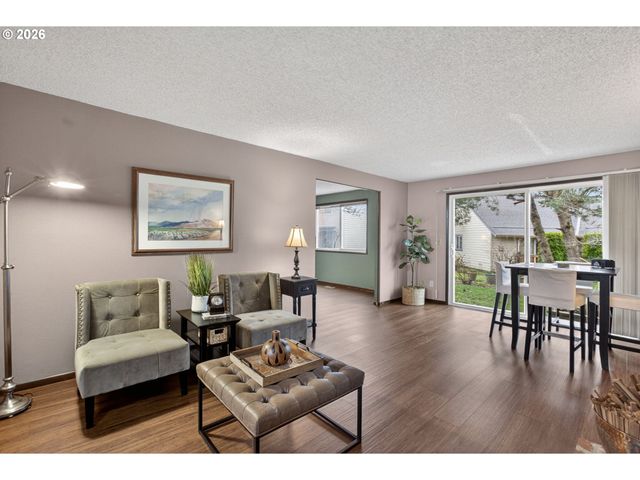 445 Ne VILLAGE SQUIRE Ave 4, Gresham, OR 97030