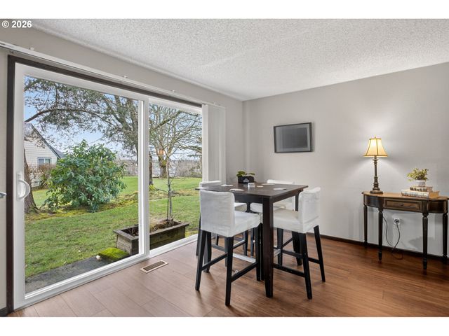 445 Ne VILLAGE SQUIRE Ave 4, Gresham, OR 97030