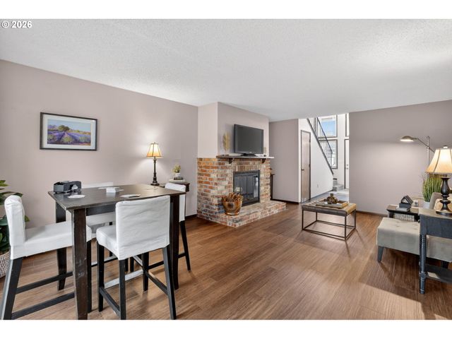 445 Ne VILLAGE SQUIRE Ave 4, Gresham, OR 97030