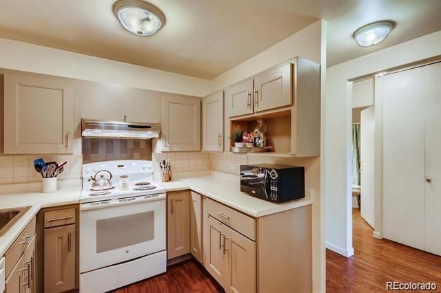 665 S Clinton Street 13B, Denver, CO 80247