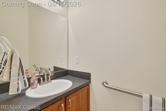 652 Woodside Drive, Milford, MI 48381