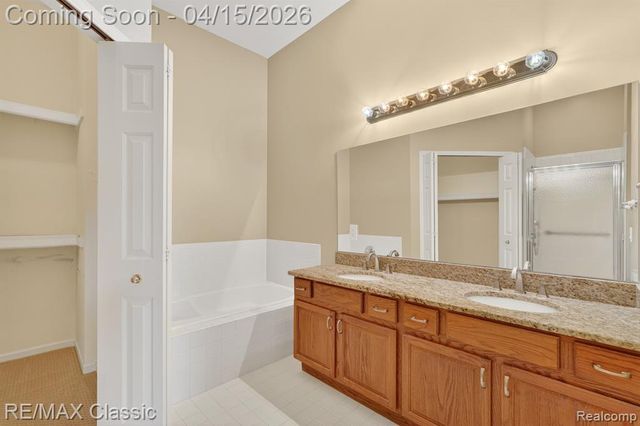 652 Woodside Drive, Milford, MI 48381