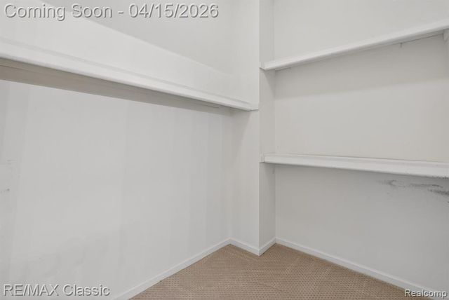 652 Woodside Drive, Milford, MI 48381