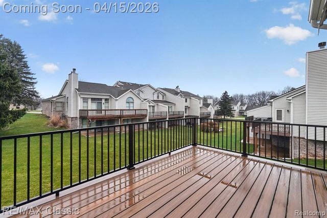 652 Woodside Drive, Milford, MI 48381