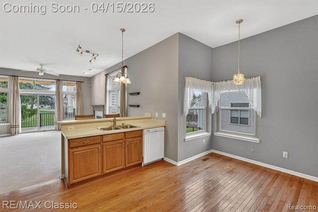 652 Woodside Drive, Milford, MI 48381