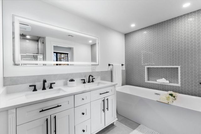 901 Randolph Ave, Milton, MA 02186