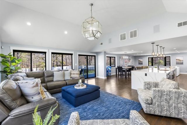 901 Randolph Ave, Milton, MA 02186