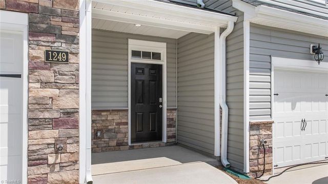1420 Amberview Lane, Kernersville, NC 27284