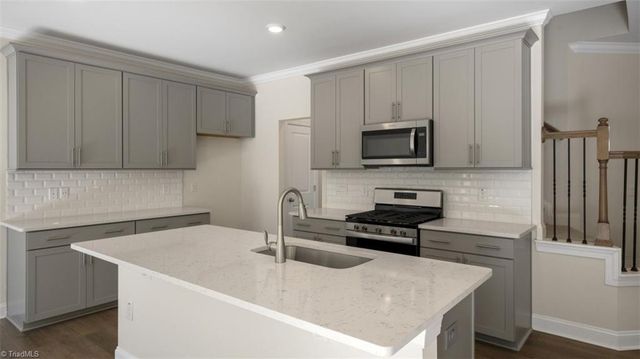 1420 Amberview Lane, Kernersville, NC 27284