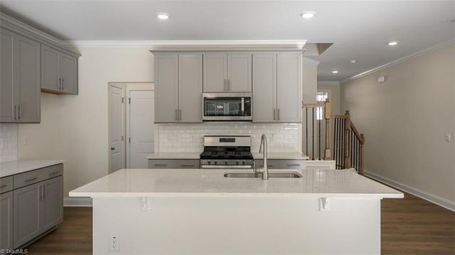 1420 Amberview Lane, Kernersville, NC 27284