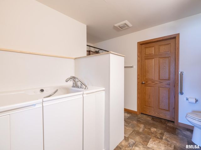 121 STONEMAN Street, East Peoria, IL 61611