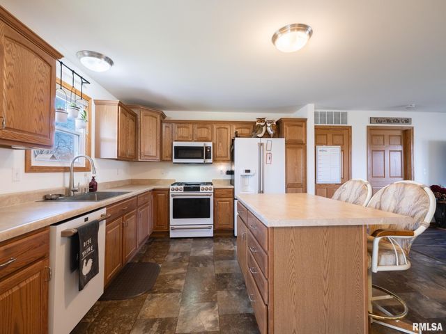 121 STONEMAN Street, East Peoria, IL 61611