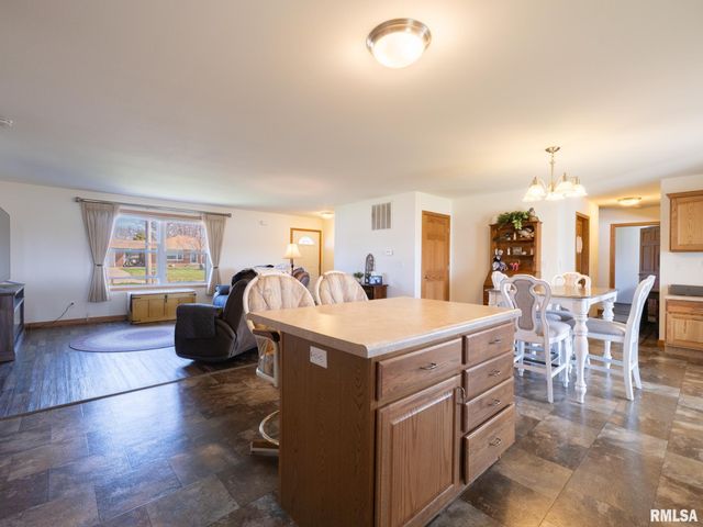 121 STONEMAN Street, East Peoria, IL 61611