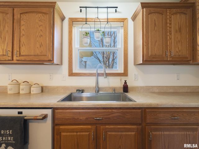 121 STONEMAN Street, East Peoria, IL 61611