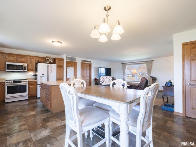 121 STONEMAN Street, East Peoria, IL 61611