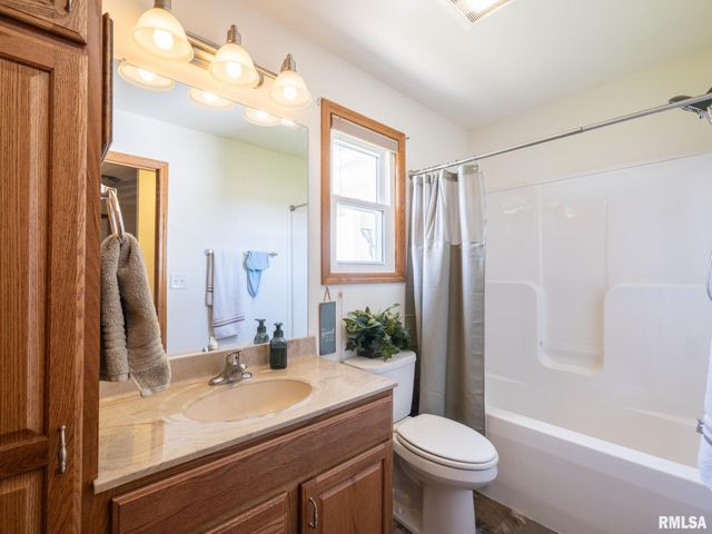 121 STONEMAN Street, East Peoria, IL 61611