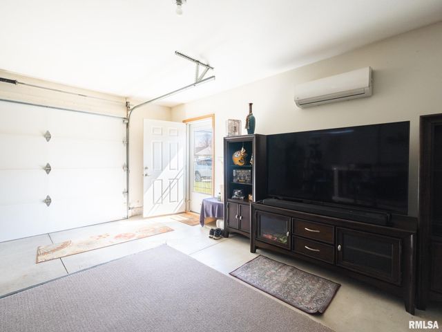 121 STONEMAN Street, East Peoria, IL 61611