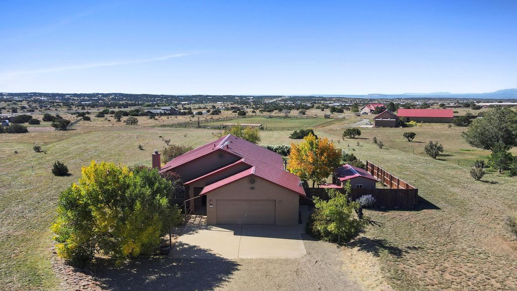 112 LA PAZ Loop, Santa Fe, NM 87508