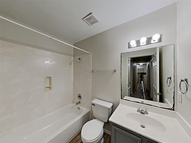 12417 NE Sky Harbor DR, Del Valle, TX 78617