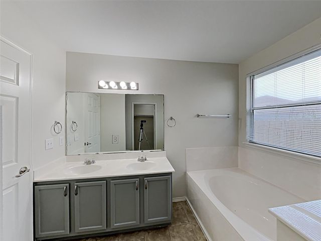 12417 NE Sky Harbor DR, Del Valle, TX 78617