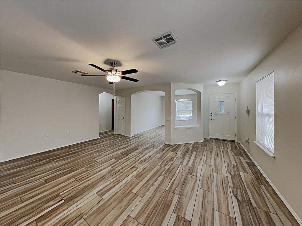 12417 NE Sky Harbor DR, Del Valle, TX 78617