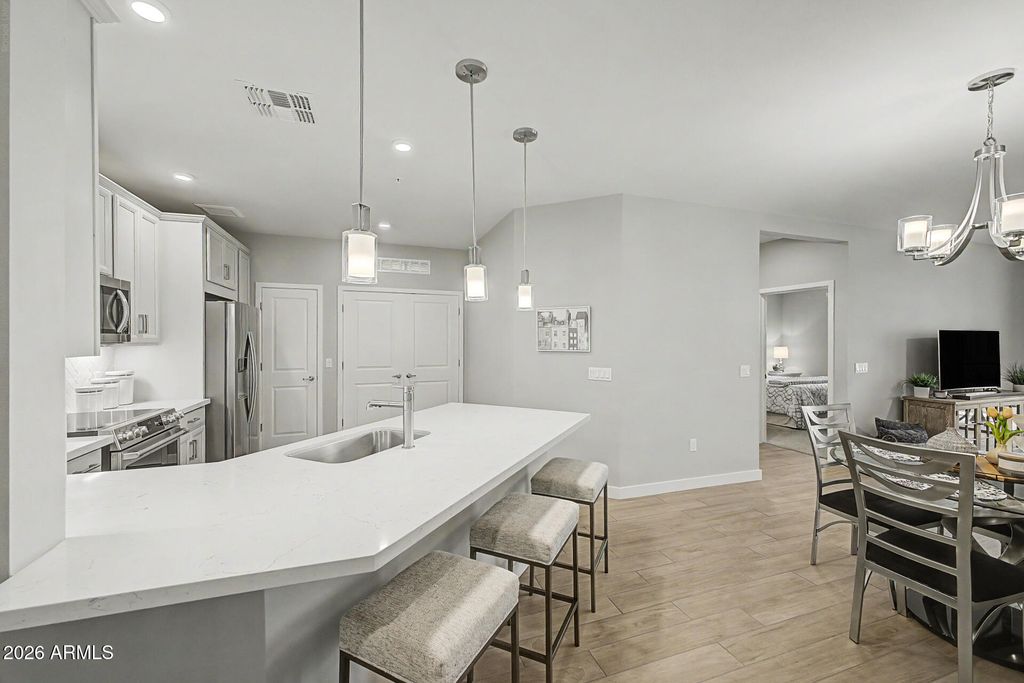 2511 W QUEEN CREEK Road 213, Chandler, AZ 85248 — photo 4