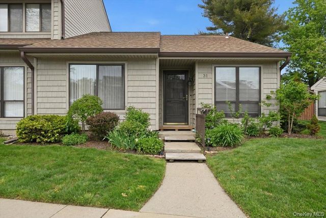 31 Stanford Court, Wantagh, NY 11793