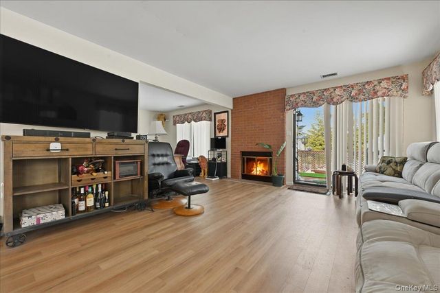 31 Stanford Court, Wantagh, NY 11793